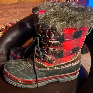 Womens size 8 snow boots